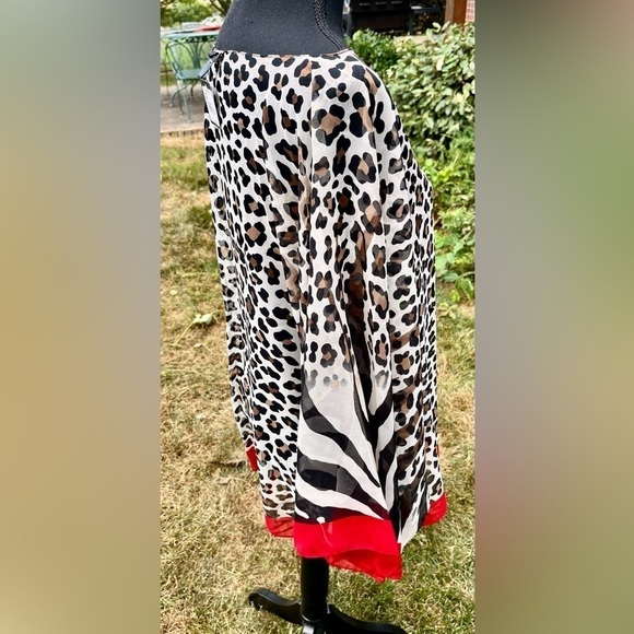 Nordstrom’s Tarnish OS Fits Most
Poncho Shawl Wrap Animal Print Leopard New Tags - Picture 9 of 9